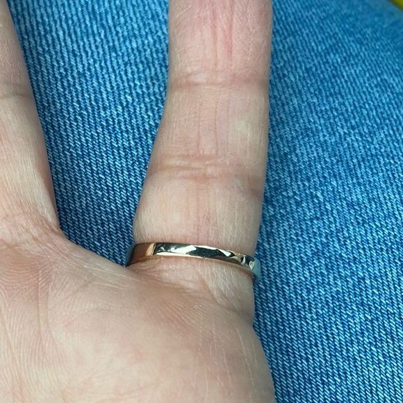 14k Solid Yellow Gold Round Wedding Band size 7 - Picture 9 of 9